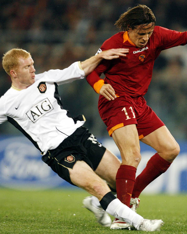 AS Rím - Manchester United (Taddei - Scholes).jpg